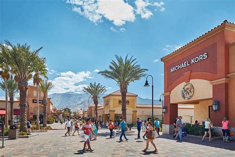 desert hills premium outlets hours